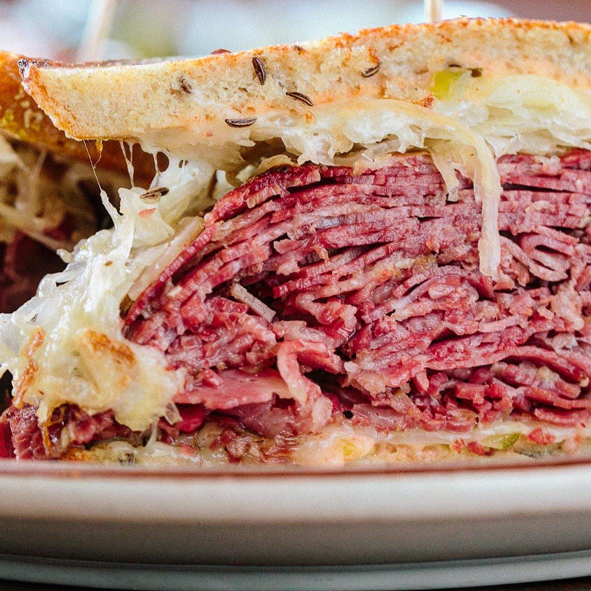 cloqu2's tweet image. If you haven’t tried the sandwiches from @LangersDeli, have you ever been to #LA? They serve the best #pastrami in the world.

source/ ndershusa.com

Follow us on 👉🏻👉🏼👉🏽👉🏾👉🏿 @cloqu2
