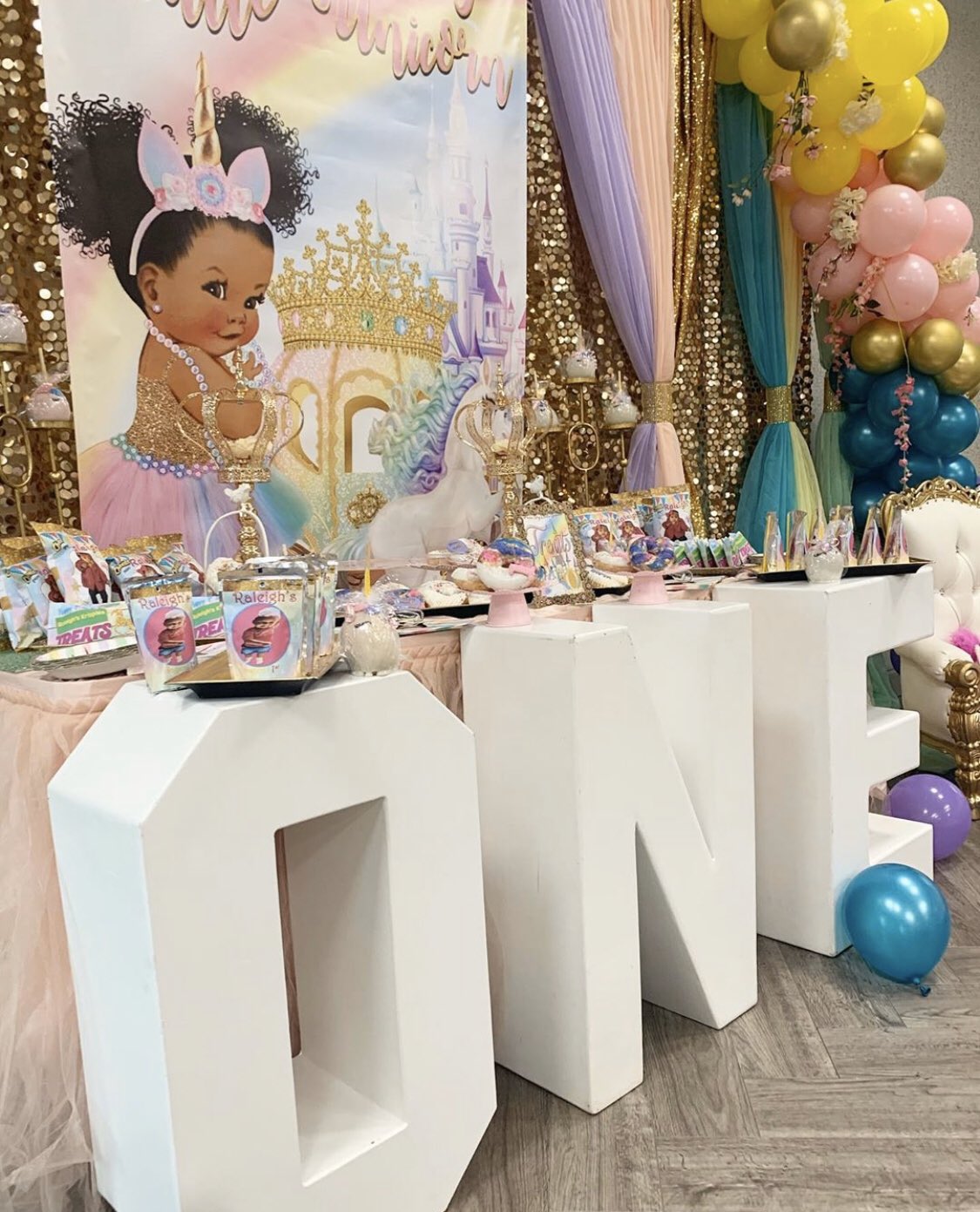 BannersbyRoz on X: #LVlovers #birthdaybackdrop 📸Customer photo Shop with  me at  • • • #personalizedbackdrop  #supportblackbusiness #stepandrepeat #stepandrepeatbackdrops #bannersbyroz # lv #louisvuitton #eventplanner