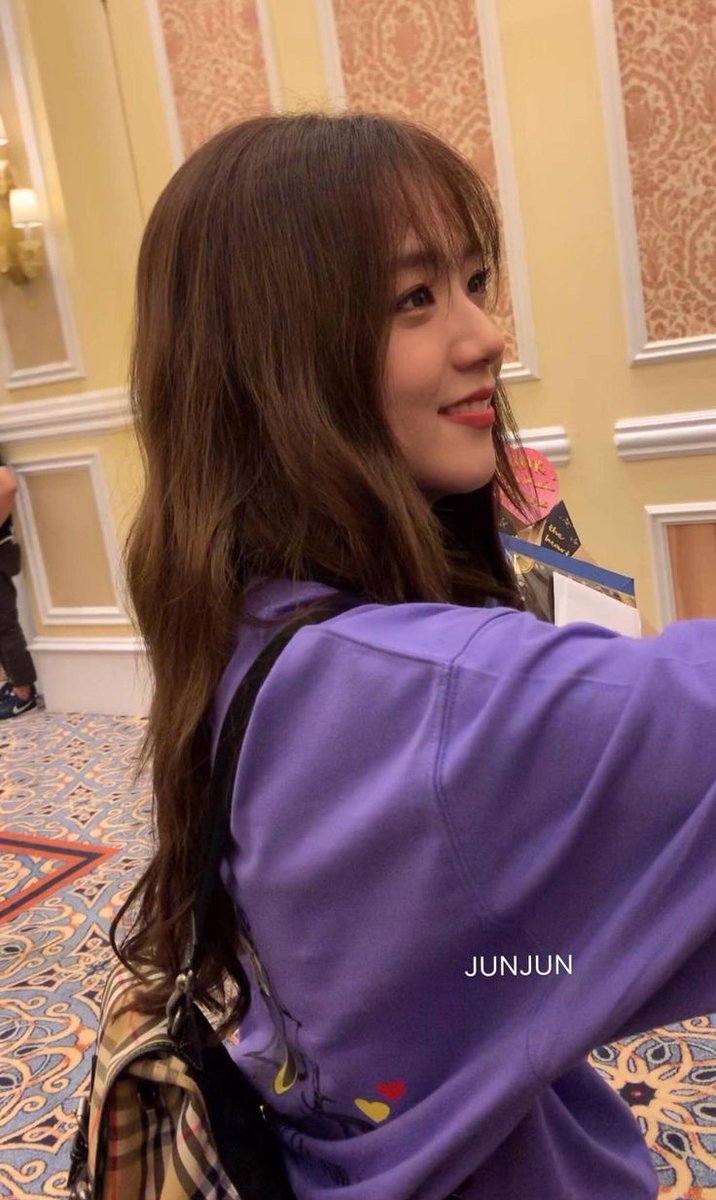 HVCmTin3's tweet photo. Kim Jisoo đáng yêu của em. Một mảnh ghép tài năng nhưng lại không may mắn Jisoo luôn mạnh mẽ thế đó luôn là người che chở cho các em, là người lau nước mắt cho các em rồi ai lau nước mắt cho chị đây. Jisoo tuyệt vời như thế sao lại bị ngó lơ #YG_ProtectJISOO https://t.co/eTrWrN3fFz