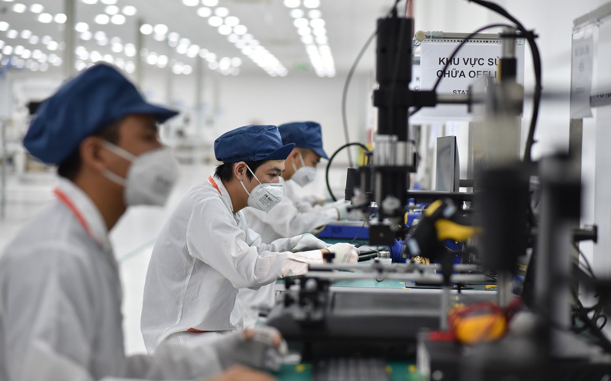 Hanoitimes2's tweet photo. Vietnam trade surplus more than doubles in Jan-Aug #Vietnam #tradesurplus #GDVC #GSO #phones #recordhigh #covid19 #strongGrowth
https://t.co/Rr9MUu7rq0 https://t.co/V6VPDnFiSZ