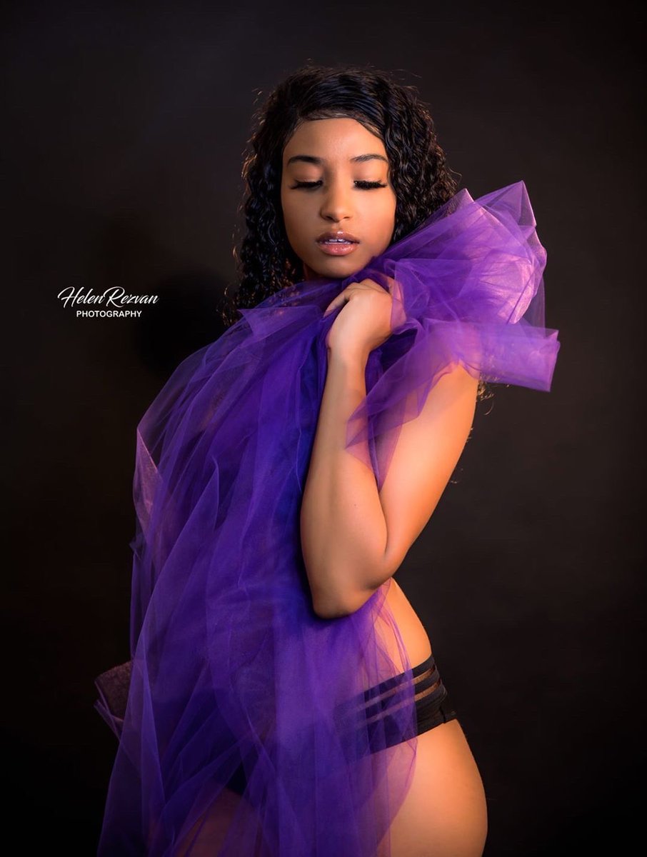 Letsbedesi's tweet photo. Pics from a recent shoot of mine #DesireeParker https://t.co/vSwumWgN7S