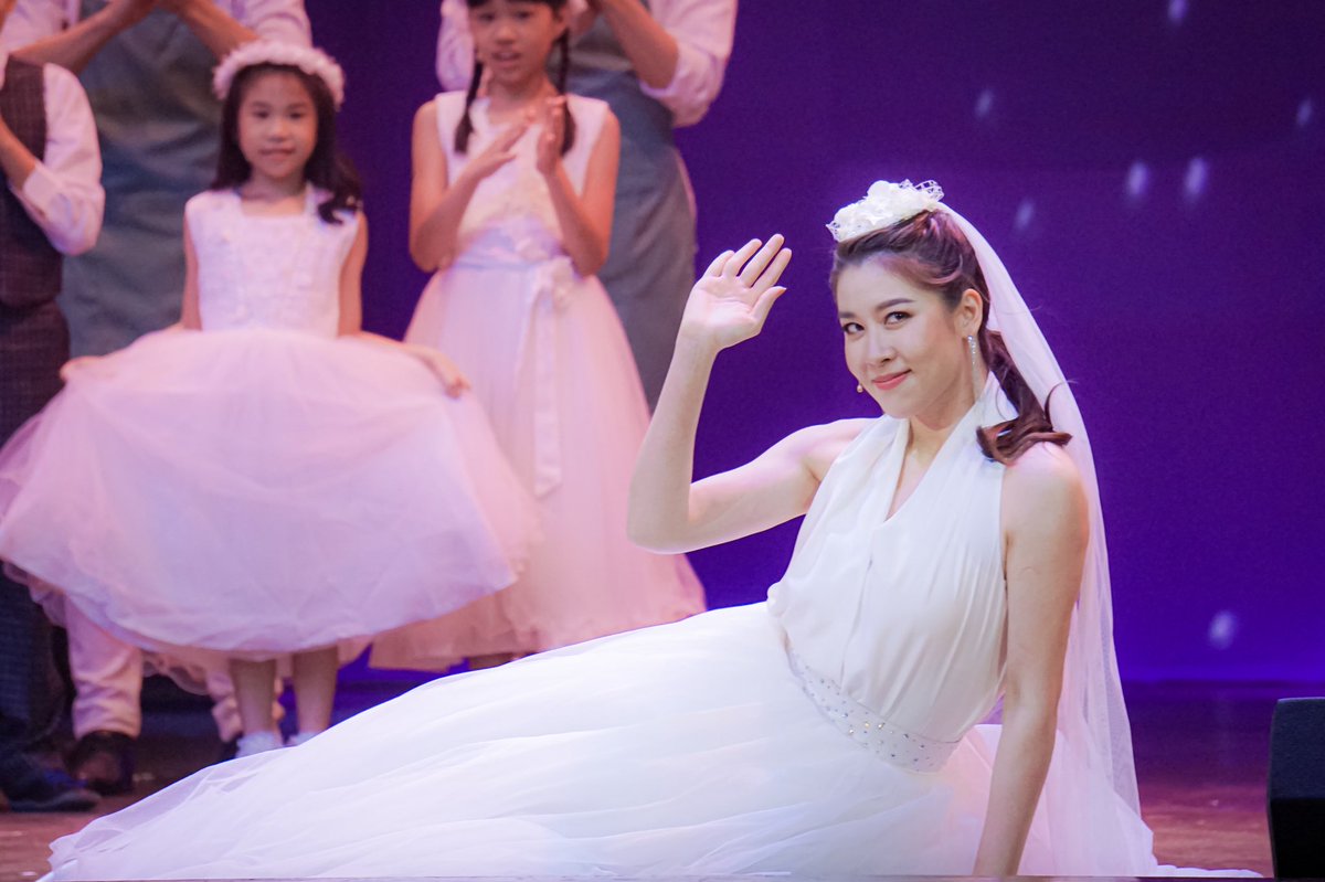 ddrinycy's tweet photo. 💙..2 ปีที่แล้ว แข่งเต้น #DDDTH
💗..1 ปีที่แล้ว ละครเวทีเรื่องแรก #สูตรเสน่หาเดอะมิวสิคัล
🖤..ปีนี้ ต่อยมวย🥊 
ช่วงนี้ของทุกๆปีพชมีอะไรให้เราได้ตื่นเต้นตลอดเลยยย🥰 @CheerNy14 ส่วนปีนี้..สู้ๆนะฮะ👊🏻 #cheerny14 https://t.co/R8JYWFYBer