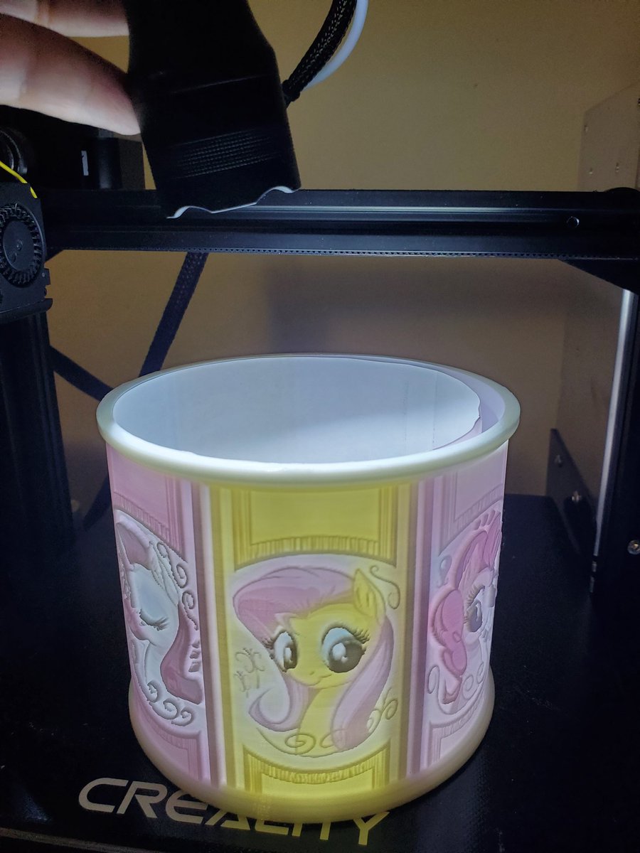 hermia_lam's tweet photo. Lexi thinks me useless hobby is pretty magical. https://t.co/8a5A9vdJzT