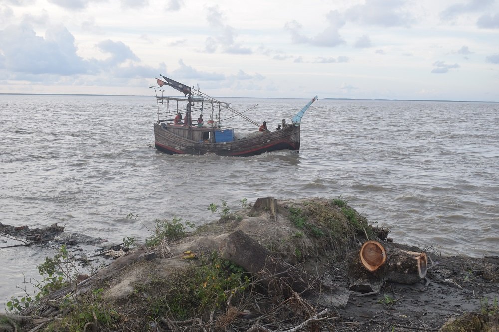 ri_montu's tweet photo. The story of the #coastal #island of #Dhalchar in #Bangladesh being #vanished is in my notebook. The island was lost to the effects of #ClimateChange.
@UNDRR @UNFCCC @dw_environment @third_pole @guardianeco @newhumanitarian @WBG_Climate @UNEP @sejorg https://t.co/VEcgqi9WVa