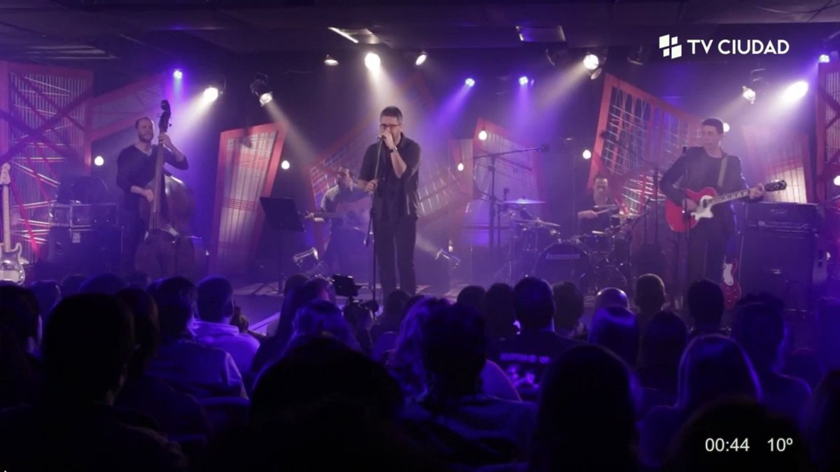 josemacaraballo's tweet photo. Si ponen AHORA @TVCIUDADuy está el gran @AleSpuntone con #ERDN en un hermoso show de @autoresenvivo, estuve y fue TREMENDO! 🙌🏼 https://t.co/wq4jjX1Jqh