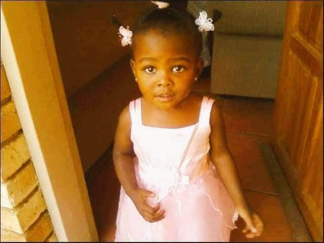 Misst_Thembs's tweet photo. We had an argument,  the next thing he decided to play God with our lives

He dosed us with petrol fought with him so he cant ignite the match but he over powered me

Boom..he left us there in the locked bedroom to die
Unfortunately my daughter didn't make it https://t.co/LmocGJ85vN