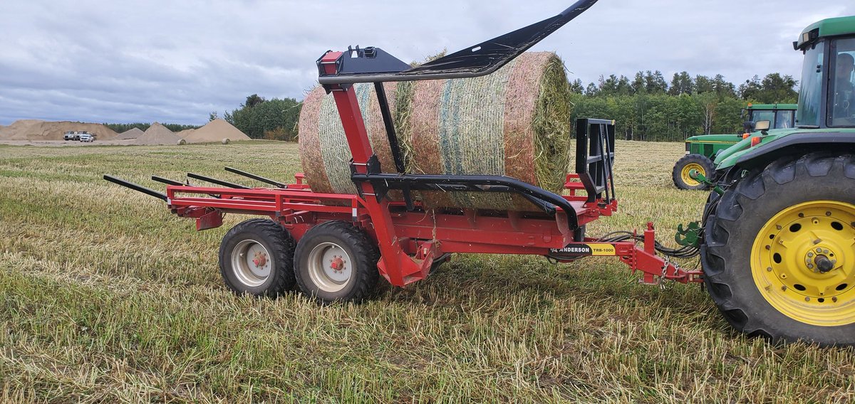 fulllineag's tweet photo. Baling some high quality silage hay today with a @AGCOcorp Massey Ferguson RB4180V baler. Gathering and late night wrapping with @grpAnderson TRB1000 and IFX720. https://t.co/YFhPjoCyFW