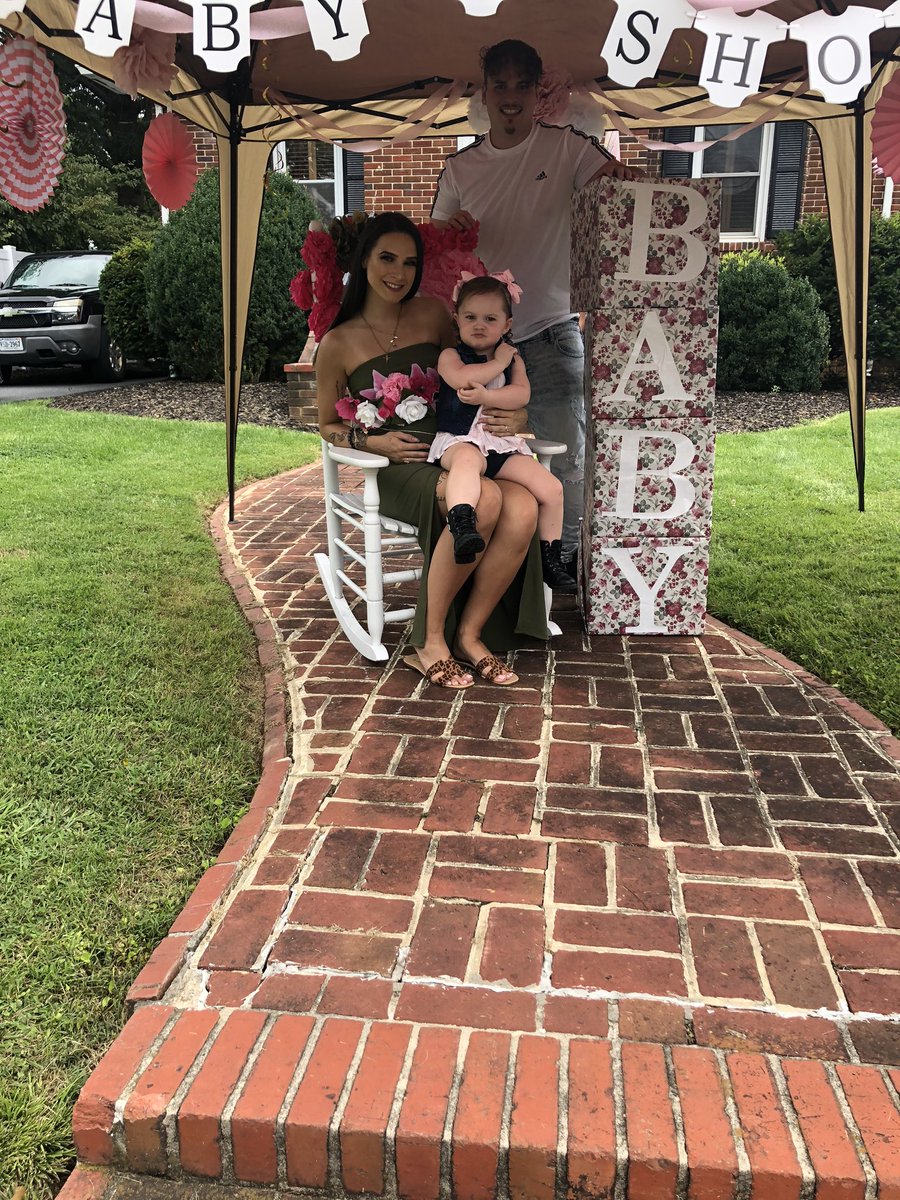 ali_bae98's tweet photo. So thankful God blessed me with such an amazing husband who is also the most loving daddy. We are so lucky to have you!💕👨‍👩‍👧‍👧
@TManeeveryday https://t.co/xQt5ZciPu2