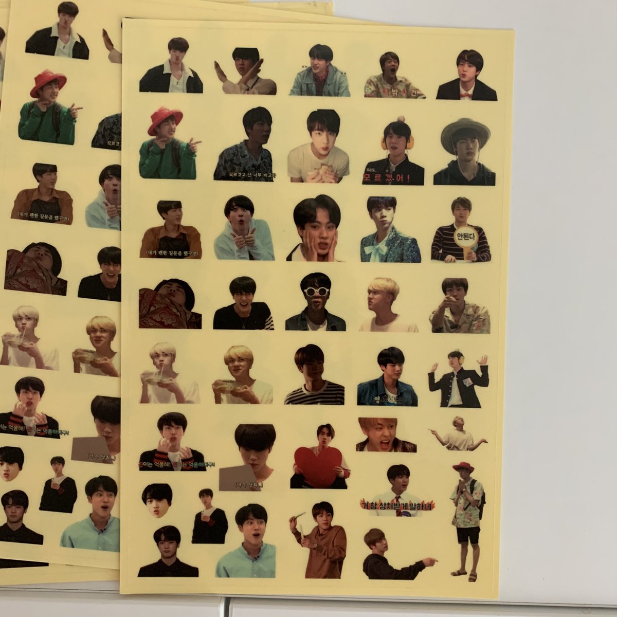 DddUyya's tweet photo. 방탄소년단 진 김석진 비공굿 스티커 양도합니다 첫번째 장에 두 개 쓴 거 말곤 상태 그대로예요 각 세트당 6장 있고 일괄 0.5에 양도합니다 다꾸하기 정말 좋아요... ^^ #비공굿 #방탄비공굿 #방탄다꾸스티커 #방탄스티커 #진스티커 #석진스티커 #석진비공굿 https://t.co/LP1ADrJFwn