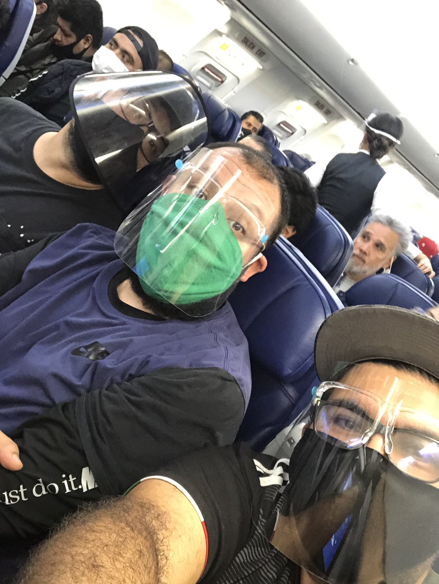 libeluladrones's tweet photo. @Aeromexico me pregunto porqué no hay #sanadistancia en sus vuelos.
Vuelo 951 https://t.co/wOBk9IhBN9