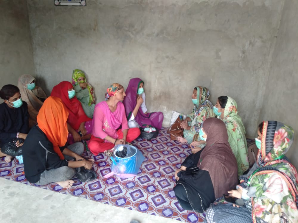 TrachomaHyd's tweet photo. During Awareness Week, the PTEP team reached out to the transgender community of District Kamber Shahdadkot for advocating health &amp; hygiene practices in order to prevent the contraction of trachoma. Hygiene and Cleanliness kits were also distributed. https://t.co/kgTITgcgNS