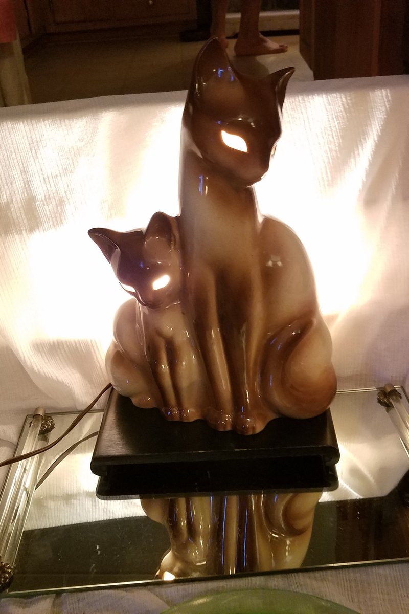 DWedgeCreations's tweet photo. #etsy shop:Mid-Century Modern Siamese Cat Tv Lamp Ceramic"KRON",Works https://t.co/KeaGaVP9l8 #SiamesCat #TVlamp #Kron #nightlight #tvlight #catlamp #kron #krontvlight #desklamp #Catandkitten #Ceramic #MidCentury #catTVLight #catceramiclight #desklamp #works #CatLight https://t.co/Y2eyiHwMD3