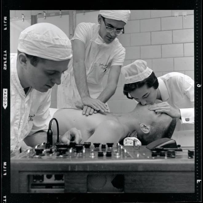 Responder_1's tweet photo. Did you know this week is 60 Years since Knickerbocker, Jude and Kouwenhoven and their colleagues combined lifesaving techniques to create CPR. 

Guy Knickerbocker (left) and colleagues performing chest compressions and mouth-to-mouth resuscitation. 📸 John Hopkins #responder1 https://t.co/EWB0yLbhee