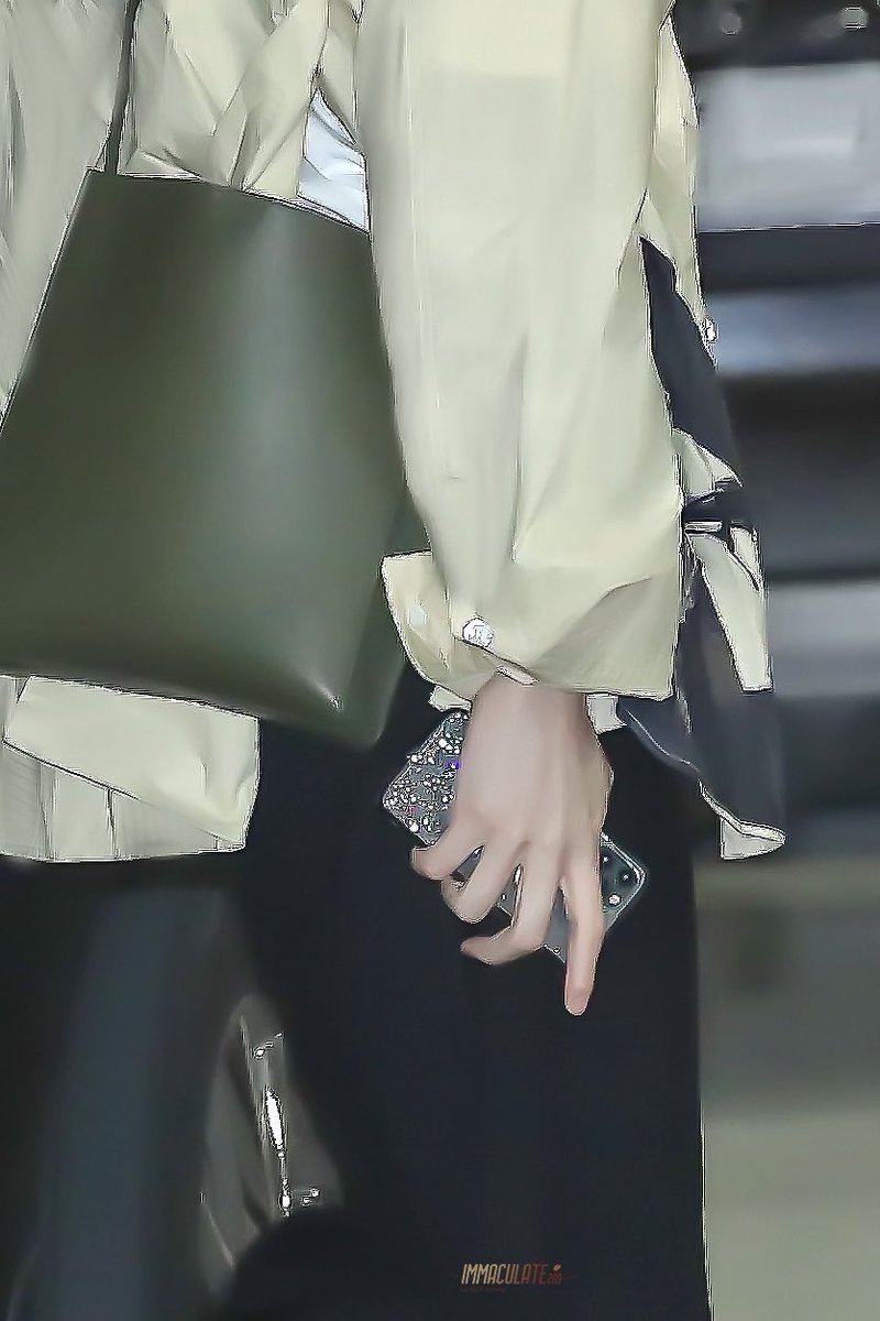 209Immaculate's tweet photo. 200914

Shining New phone case📲📲

#JOHNNY #쟈니 
#NCT127 #엔시티127 #NCT #徐煐淏 #영호 https://t.co/G4M7TlxnkL