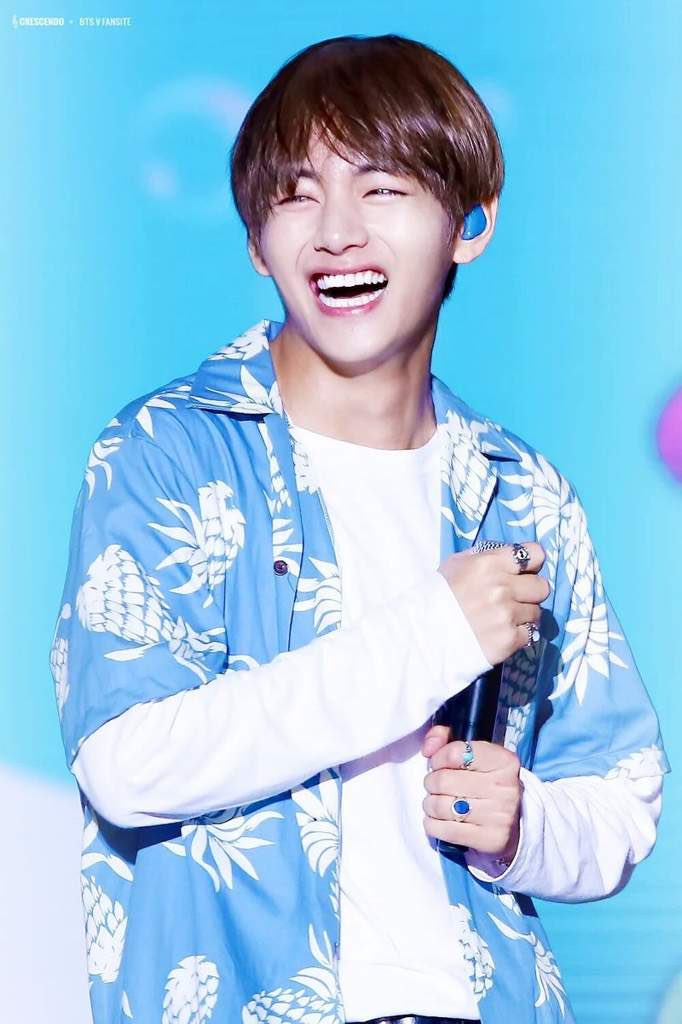 a thread of kim taehyung's box smile but as you scroll down he gets older but still wearing the same smile