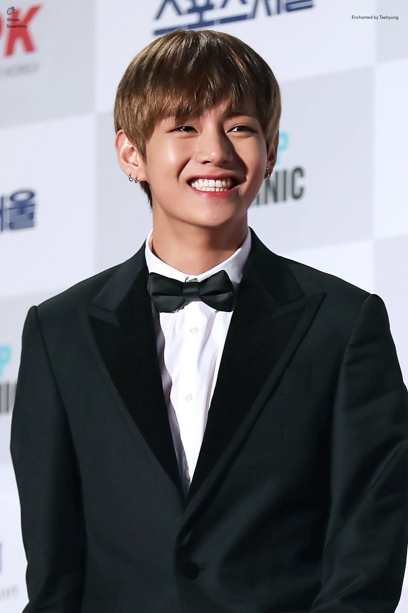 a thread of kim taehyung's box smile but as you scroll down he gets older but still wearing the same smile