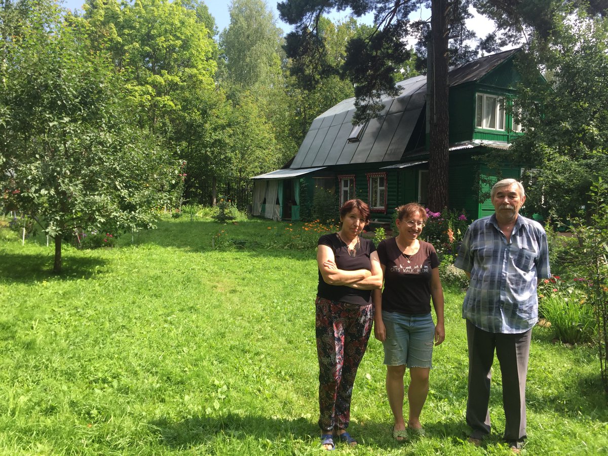 8. So we did. They took us to their parents place on the outskirts. His mom (~65 years) cooked a vegetarian meal for us in Russia! We spent the night there. They let us go only when we accepted gifts from their garden (vegetables, berries). They also gave us road trip supplies