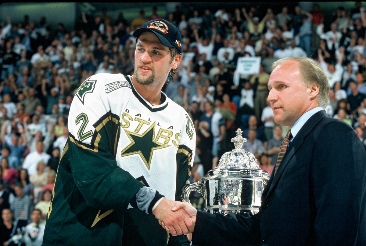 DallasStars's tweet photo. 2000 ➡ 2020

A long time coming https://t.co/7RaMqmdM3W