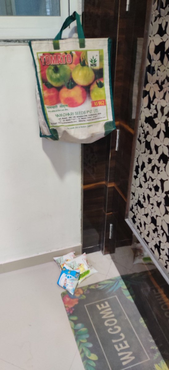 ramnishkumar's tweet image. @SuprDaily #worstservice #Unhygienic #0Support In this pandemic time everyday delivery boy put milk packet on the floor, even bag is there. I complaint multiple times but still something happening. I rather stop the service. If the company have no control on their workers.