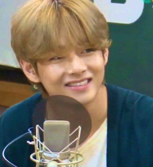 a thread of kim taehyung's box smile but as you scroll down he gets older but still wearing the same smile