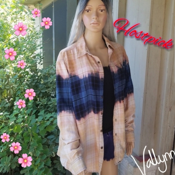 Kiby's tweet photo. So good I had to share! Check out all the items I'm loving on @Poshmarkapp from @vlynn2016 #poshmark #fashion #style #shopmycloset #lularoe #fadedglory #levis: https://t.co/6No5VlYUy2 https://t.co/9DpV3VS9Lm