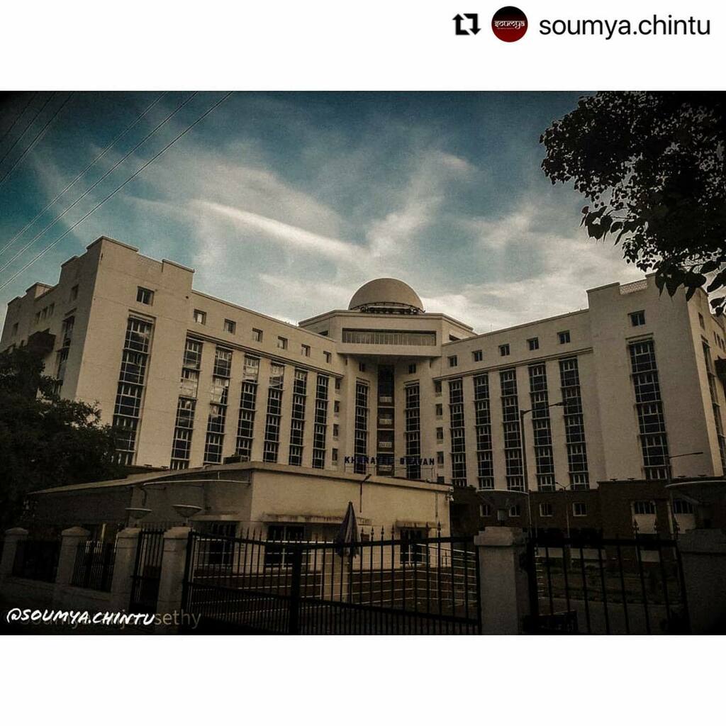 BBSRBuzz's tweet photo. #bhubaneswarbuzz pic courtesy @soumya.chintu
・・・
Kharabela Bhawan , Bhubaneswar
.
Click on @samsungindia
Edit on @photoshop @lightroom
.
.
#bhubaneswar #photography #lockdown2020 #cycling #morning #morningvibes #posetive #morningwalk #morningtour #likeforlikes #Lightro… https://t.co/vbR5PqkQDE