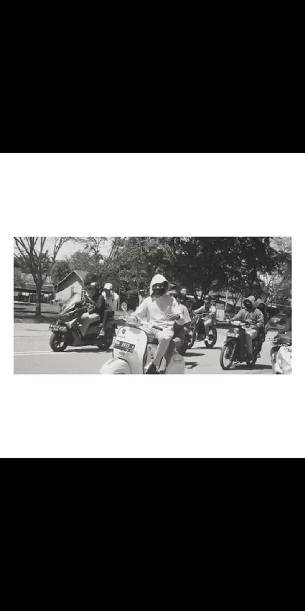 Karsib2's tweet photo. Hukum hanyalah aturan dan sebuah tradisi yg gunanya melindungi pejabat,  namun mengekang masyarakat. 

@jokowi https://t.co/w6z9gOVIg8