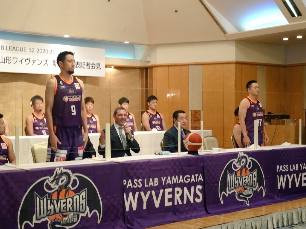 wyverns_y's tweet photo. 【新体制発表記者会見】
今シーズンキャプテンを務めるのは #河野誠司 選手、オフコートキャプテンを務めるのは #栗原貴宏 選手です。
#山形ワイヴァンズ https://t.co/oo5TLB1d85
