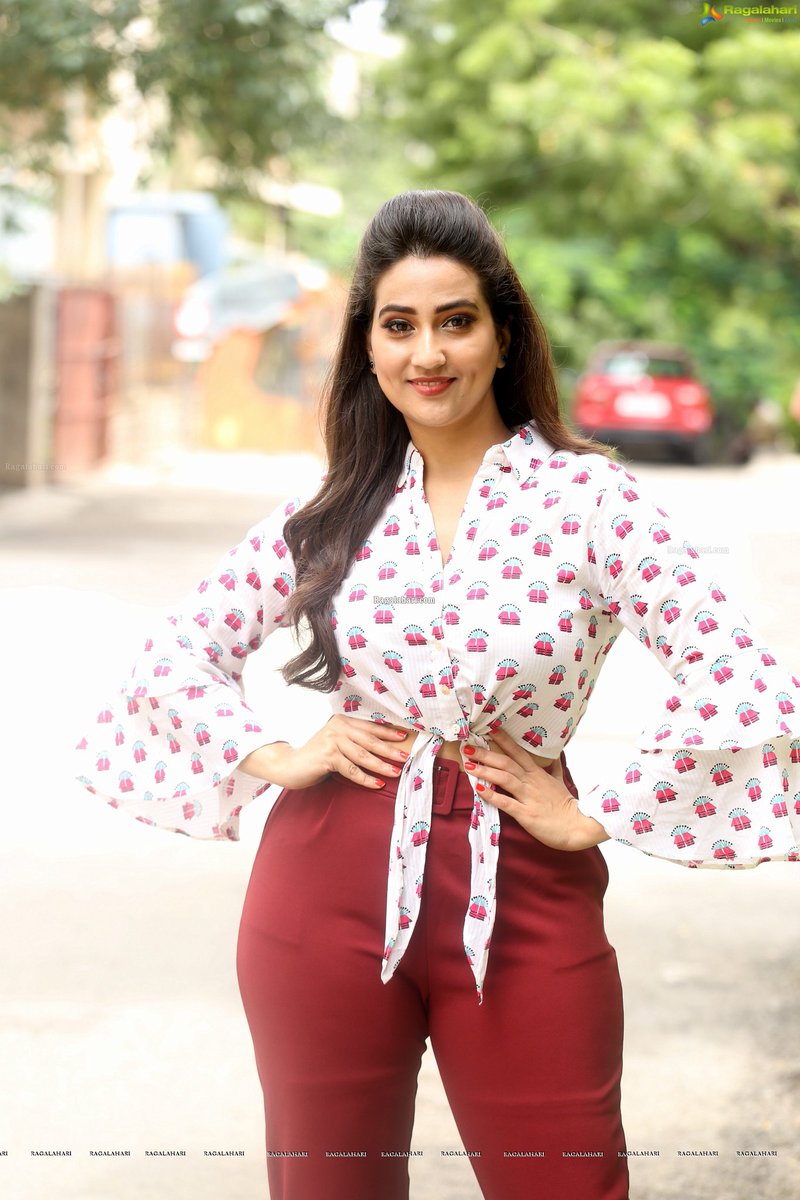ManjushaFanatic's tweet photo. On this day 2019. 
Hosting the eve. 
Tenali Ramakrishna BA BL teaser.
#Throwback
#AnchorManjusha
#Manjusha https://t.co/J3OxfzC8UR