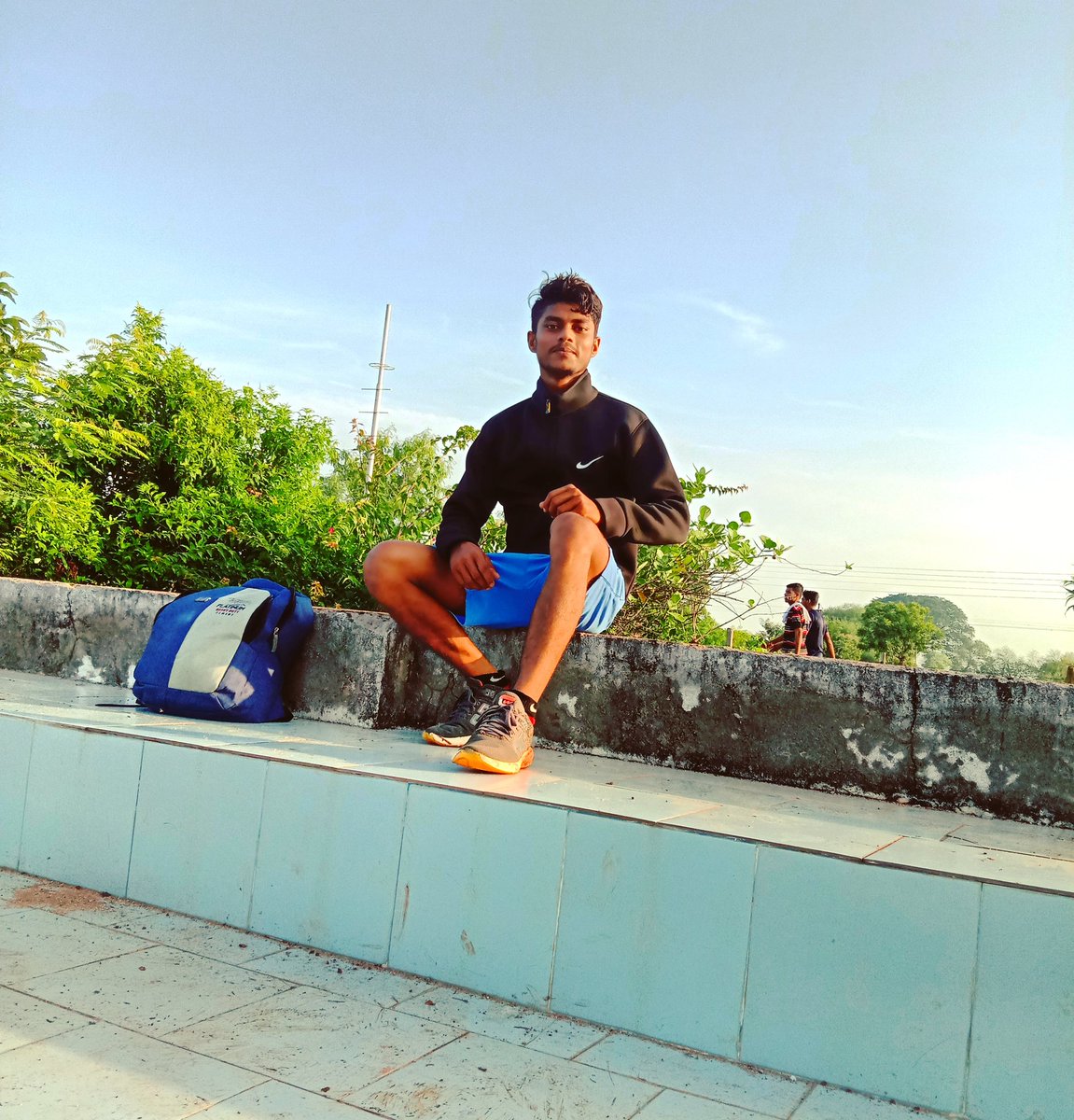 Praveen60293203's tweet photo. सफल होने के लिए व्यवहार में "बच्चा" काम मे "जवान" और अनुभव में "वृद्ध" होना जरूरी हैं..।। 👊🥊✌️
#morningvibes #vintage #positiveenrgy #poshing #sundayvibes #Photography https://t.co/fN1QHtqrdo