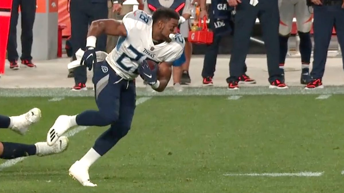 SNFonNBC's tweet photo. No helmet, but McNichols kept running. ๐ณ๐ฑ https://t.co/BbAyz0jcMh