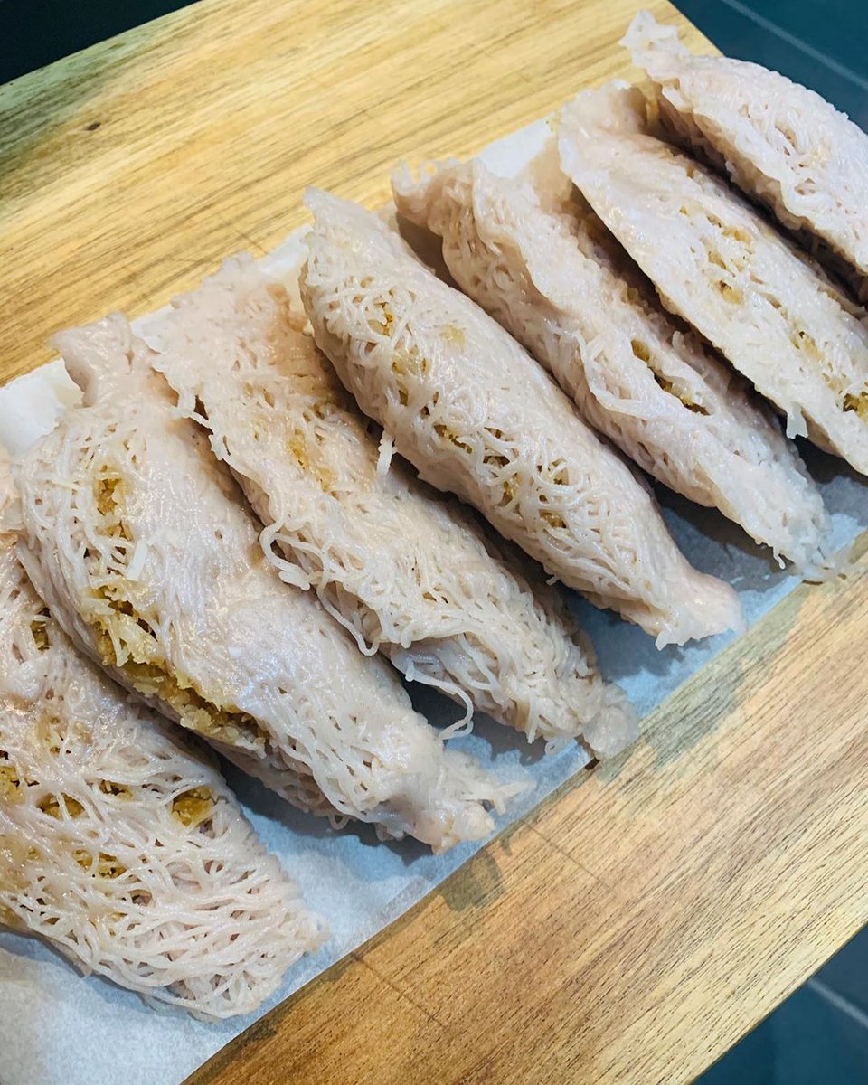 RKithul's tweet photo. perfect falvoured, imperfectly shaped.. Best #lavaria filld with sweet coconut mixtured mixed with kithul #kithul #kitulpani #kitul #raalakithul #lowgi #naturalfood #srilankanbreakfast #srilankanfood #naturalsweetener #foodnetwork #soyummy #srilanka #sinharaja https://t.co/VmXCKKghI1