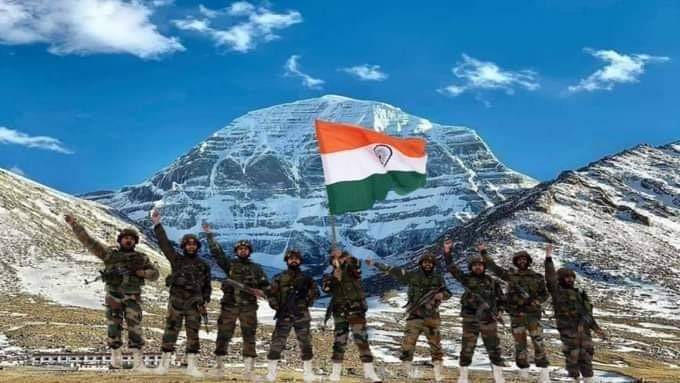 iJaswal4India's tweet photo. मां भारती के इन्हीं वीर सपूतों ने 1962 में चीन द्वारा क़ब्ज़ाये गए कैलाश पर्वत का बड़ा हिस्सा अब अपने कब्जे में लेकर तिरंगा लहराया!!

#जयहिंद #IndianArmy #IndiaChinaFaceOff #ModiHaiToMumkinHai #ModiRocksChinaShocked https://t.co/QALupU3TLO
