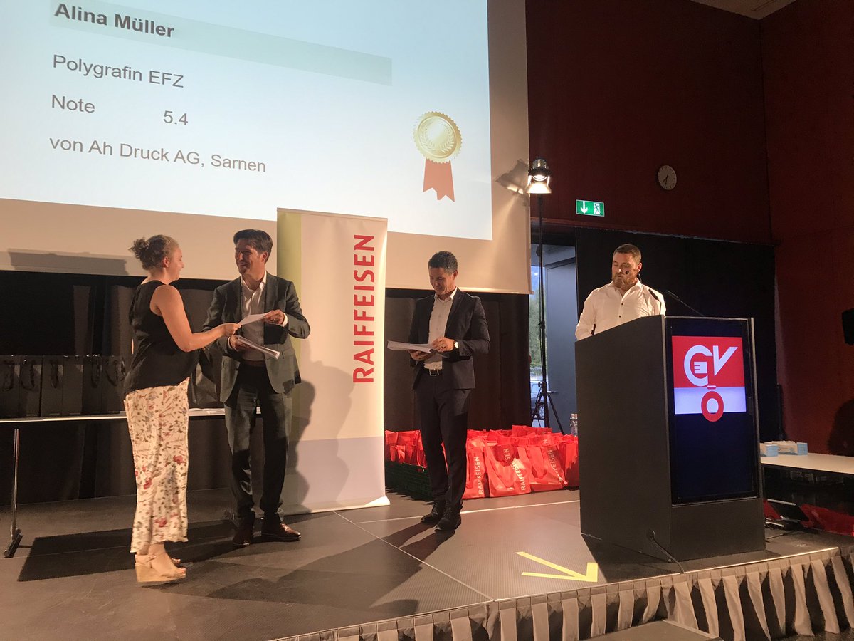 UBurch's tweet photo. Der #Gewerbeverband_Obwalden ehrte die 55 besten Lehrabgänger/Innen (Note >= 5.4) mit Lehrort #Obwalden. Alexandra Fischoeder, #Hotel_Kommunikationsfachfrau EFZ schloss ihre Lehre mit der Maximalnote 6.0 ab. Gratulation an alle #Lernenden und ein großer Dank an die #Berufsbildner https://t.co/Qhin2aHQgU