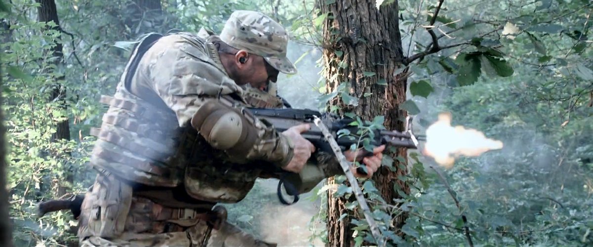 映画に出てくる武器紹介bot 旧アカヤネ 余談 ウルフ オブ ウォー ネイビー シールズ傭兵部隊 Vs Pla特殊部隊 本作に登場するsealsの装備の選定は 中国映画にしては かなりのセンスを感じ 恐らくは厳しい検閲をかいくぐって ハリウッド映画を