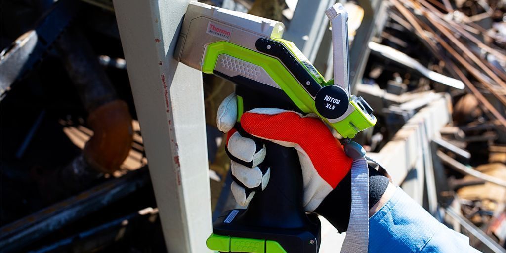 Repamet's tweet photo. Niton XL5 taşınabilir XRF analiz cihazıyla üstün performanslı analiz elinizde!

Thermo Scientific'in geliştirdiği Niton XL5, hafif elementlerde bile en düşük dedeksiyonlara inerek hassas analizi işletmelere sunmaktadır.
#niton #metalanalysis #handheldxrf #xrf #portableanalysis https://t.co/jYUp2f7lqI