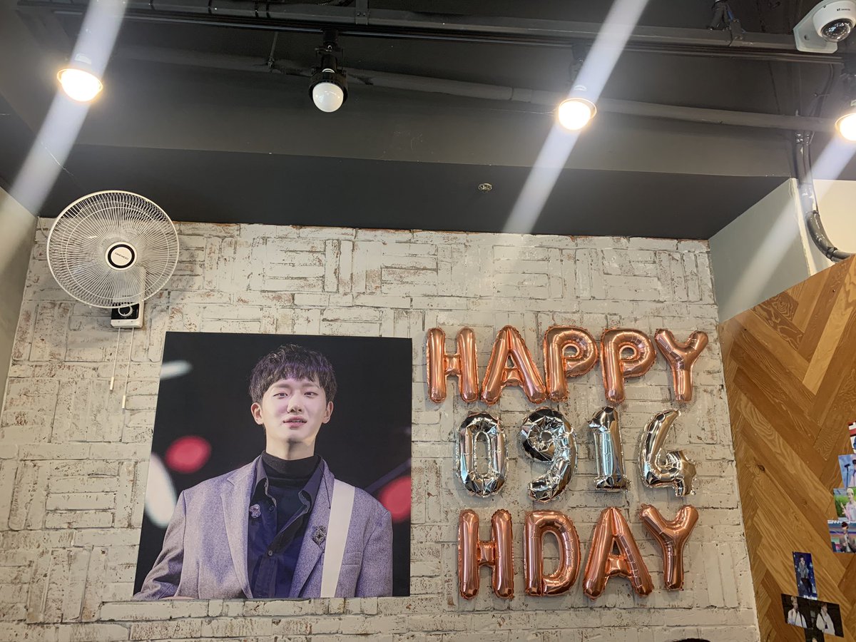 hacheodori's tweet photo. 조금 늦은 인증이지만😂 너무 행복했읍니다...ㅠㅠㅜㅜ🥺카페 모든 곳이 너무너무 예쁜 사진들로 채워져 있어서 너무 좋앗어요ㅠㅠ 투표도 야무지게 하고 시험도 야무지게 봤어요!이벤트 준비해주셔서 감사합니당 특전도 왕왕왕 예쁘고 최고🥰❤️ #현상이와_PAN이_만난건_영화같아 
#HAPPY_HYUNSANG_DAY https://t.co/n518xQTQTu