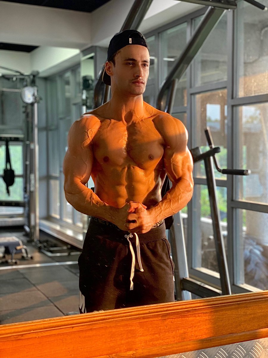 imrealasim's tweet photo. Like i Said “ Consistency is the key “ 

#nodaysoff https://t.co/cz4MCJZOun
