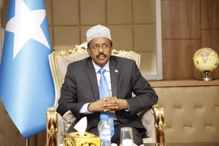 IbrahimJugey's tweet photo. Masharaxinta Madaxweyne wa ninka ugu janis badan Mushraxinta kale ayaga isla hari dona Waxay ugu shubi donan farmaajo. Ayago is harifaya. Allaha u naxariste Cabdulahi yusuf aya sidas ku soo baxay October 2004.Farmaajo waxa uu noqon dona madaxweynhii ugu cimriga dheray Somaliya. https://t.co/MhK0v2OnpE