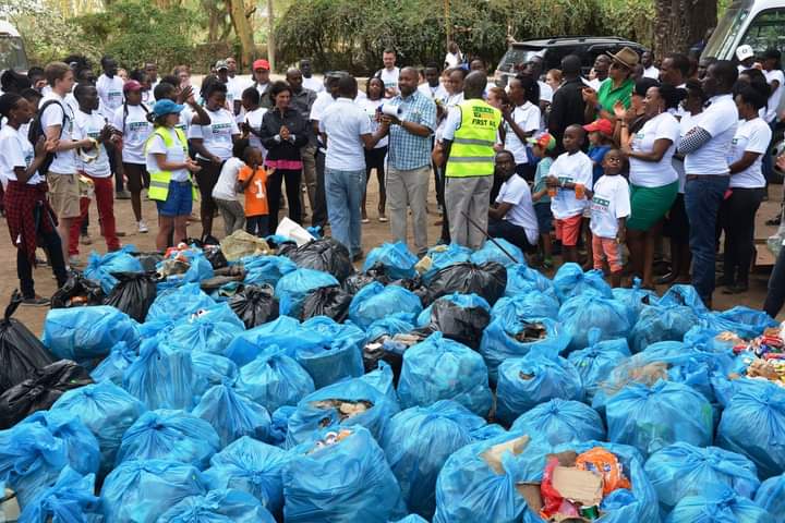 CLEANUPKENYADAY's tweet photo. As experts in community mobilisation for cleanups, we are quite troubled by the promotion of cleanups as a solution to the #PlasticPandemicKenya by some NGOs. Plastic pollution is caused by consumer brands and their addresses and the names of their managers are known. https://t.co/drx2du02I0