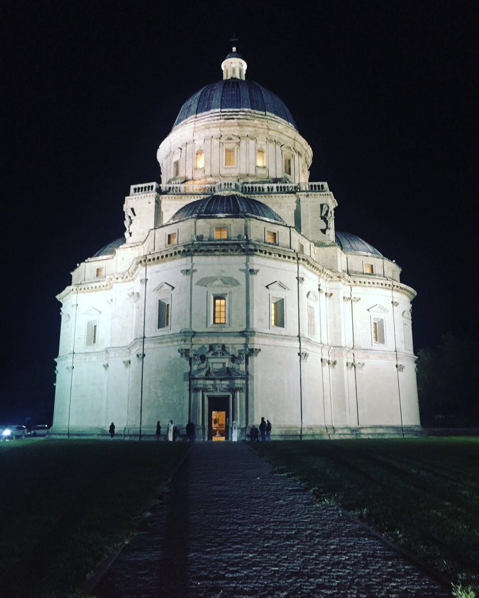 LiberaLuca's tweet photo. Todi, Santa Maria della Consolazione. #todi #Umbria #bramante https://t.co/Wa6GIsvITQ