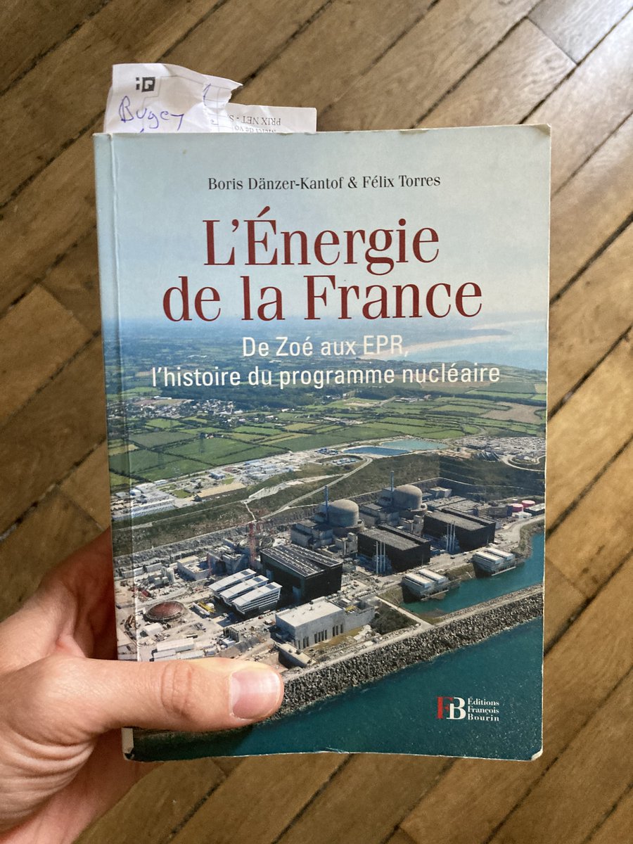 25/ La légende raconte que les ingénieurs français tentent alors de récupérer un maximum de renseignements allant d’une simple brochure du réacteur Shippingport glanée dans un congrès à une maquette en plastique de l’USS Nautilus vendu 3 dollars aux USA…