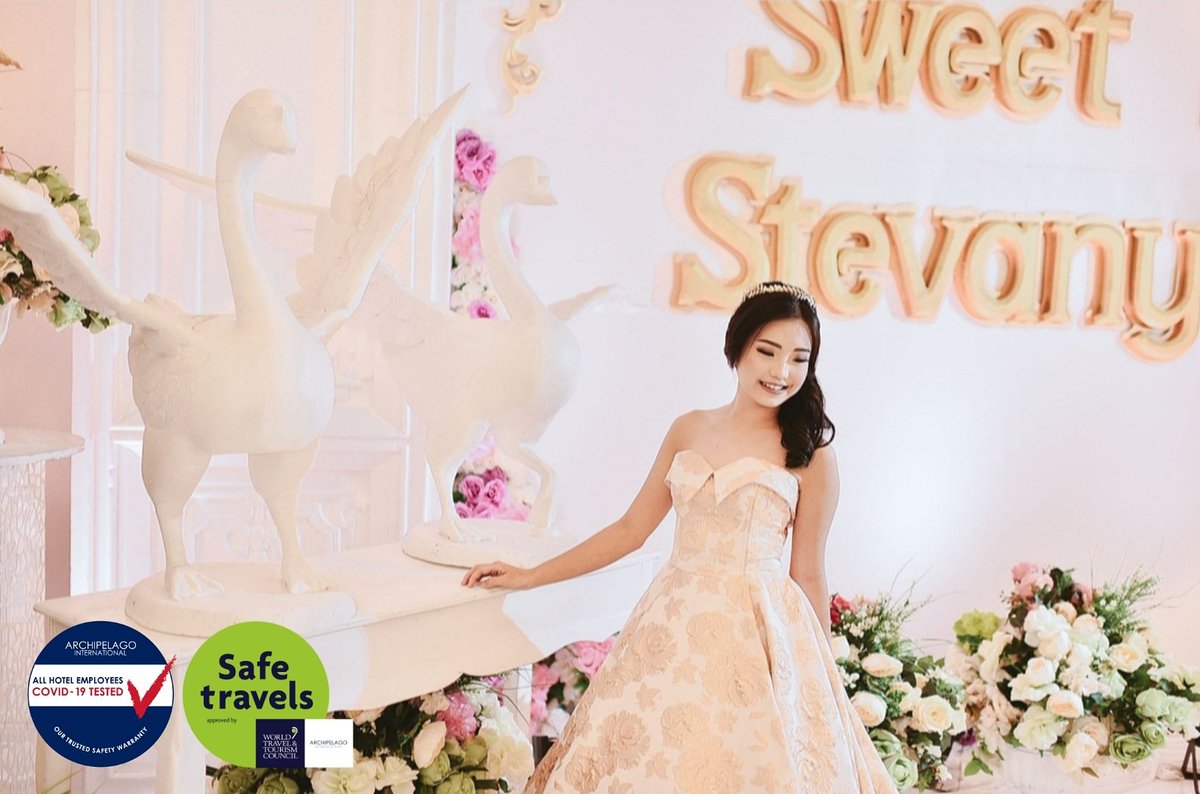 How beautiful Stevany in her Sweet 17th Birthday Bash

Photo by @foremostphotography 

Please share your #Throwback2017 

#safetravels #astonmakassar #safeandclean #travelmakassar #birthdaybash