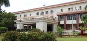 PondiUniVC's tweet photo. Pondicherry University secures 9th Place among Central Universities and 45th place among the Universities and Institutions category with a overall score of 647.63 points out of 1000 points, in the Outlook-ICARE India University Rankings 2020 https://t.co/g1r3nKF185
