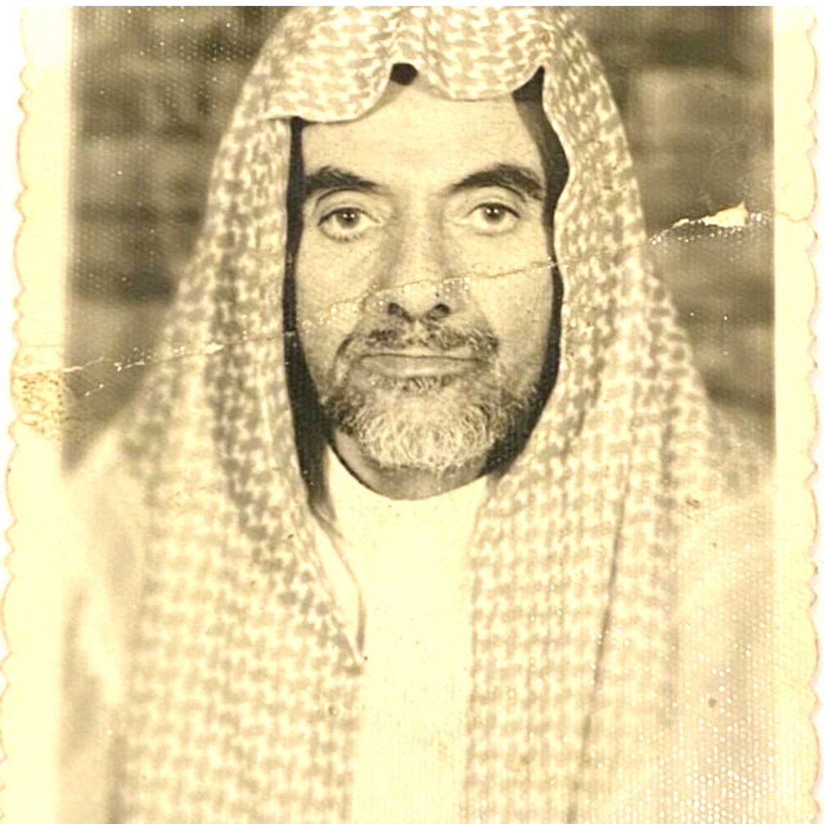 #من_ذاكرة_قيبلة_الزوران  

أحمد بن صالح بن خليفه الازوري  يرحمه الله 

أول معلم للكتاتيب نشر العلم والمعرفة بقبيلتة.
معلم القرآن بحلقات التحفيظ بجامع عبدالوهاب حلواني بقرية صعبان
إمام وخطيب للجمعة والاعياد بقرية سلسلة توفي عام1397هجرية
جزاه الله خير ورحمه وأسكنه الله فسيح جناته.