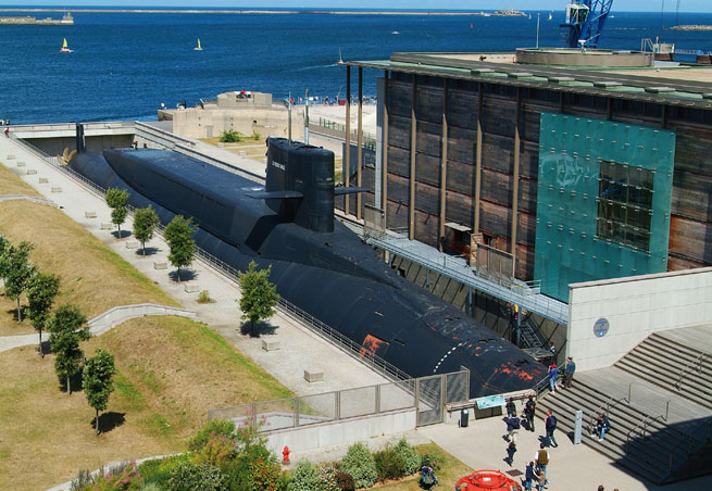 43/ Après 20 ans de service pour la marine nationale, le Redoutable revient à Cherbourg en 1991 pour être démantelé par Naval Group. On peut aujourd’hui le visiter à la cité de la Mer de Cherbourg.FIN