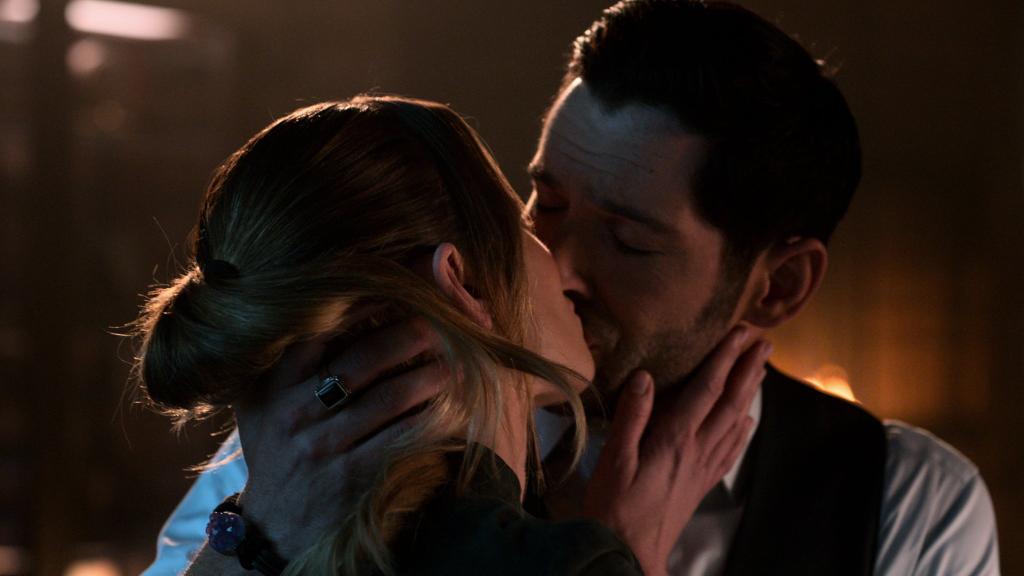 StephanieZiege3's tweet photo. Some quiet days at work in front of me, my boss is enjoying his holidays 😊. So I can cut my working time a it  and more time to find new details in #LuciferSeason5 😏😀♥️😈 https://t.co/8DHb6kMPRV
