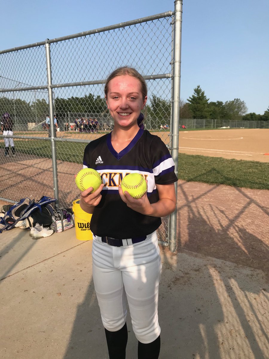 Great night for Hickman’s 2022 RHP/2B Elise Kendrick went 3 for 3 with 2 big home runs and 5 RBIs against Ft. Zumwalt West. Great job Elise!