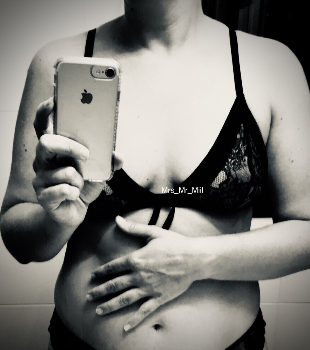 mrsmiil's tweet photo. Juste moi, et mon reflet ! Bonne journée à mon amoureux @Mrmiil et à vous tous💋 #saccepter https://t.co/PHcFe7XauL