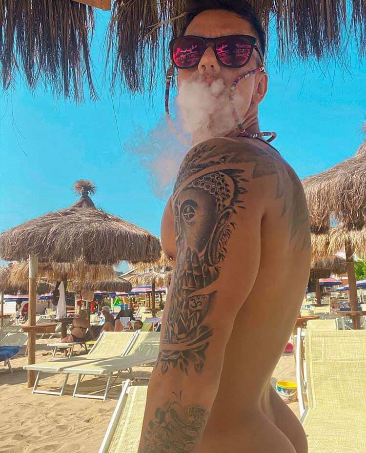 levingand's tweet photo. Uff Napoli #RICO 😈���❤️
 #gaybrasil #gaymx #Gayactivo #GayUruguay #EEUU @camilodiaz69 @caballeroarenas @GatoNunca @david73973017 @camiloalvarez07 @dalexanderz2 @daniel_mtz16 @roimos @Juanvi22_ @UnTalBry @PhoenixBekr https://t.co/j6yQhwwKH9